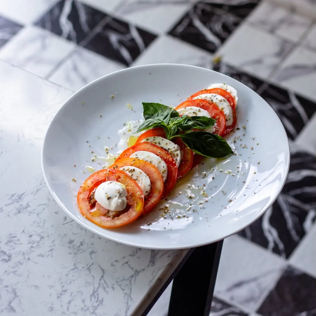 Caprese salad with tomato, mozzarella and basil